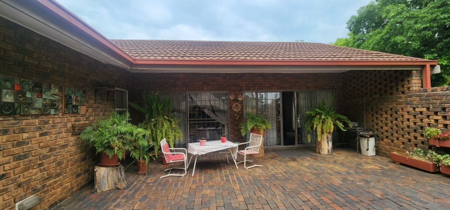 4 Bedroom Property for Sale in Stilfontein Ext 4 North West